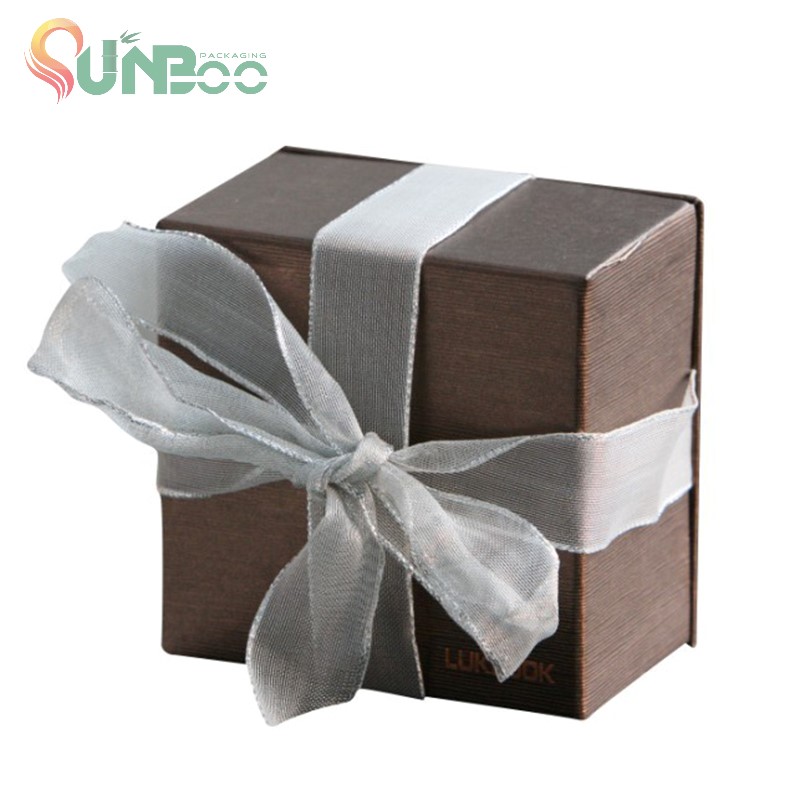 กล่องของขวัญสแควร์น่ารักพร้อม organza ribbon-sp-box049